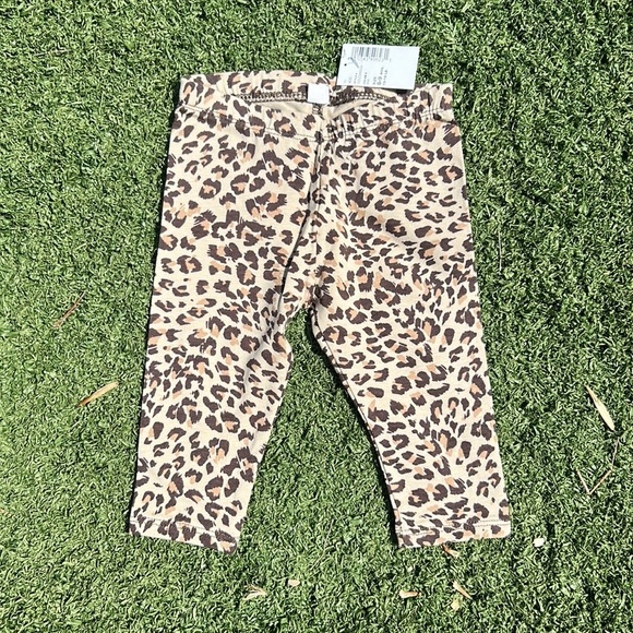 NWT Cheetah 4 Piece Outfit with Hat Size 0-6 months - Picture 12 of 14